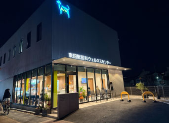夜の外観